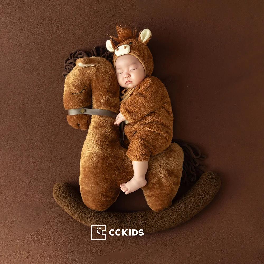 Accessoires de photographie nouveau-né sur le thème du cheval brun : Combinaison bébé + chapeau, pou