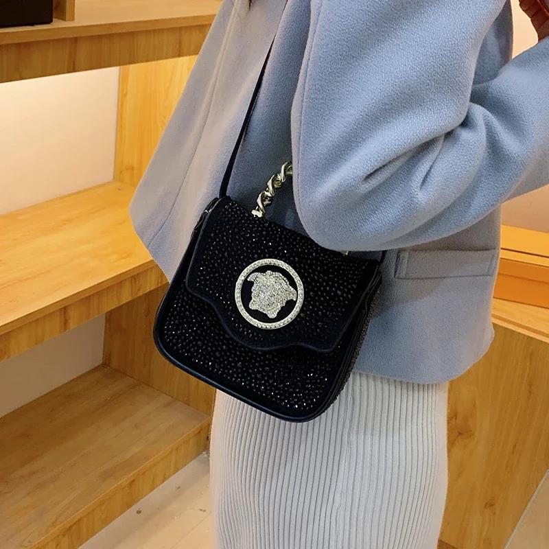 Pochette classique inspirée des créateurs, convertible en sac bandoulière, avec un style parisien et