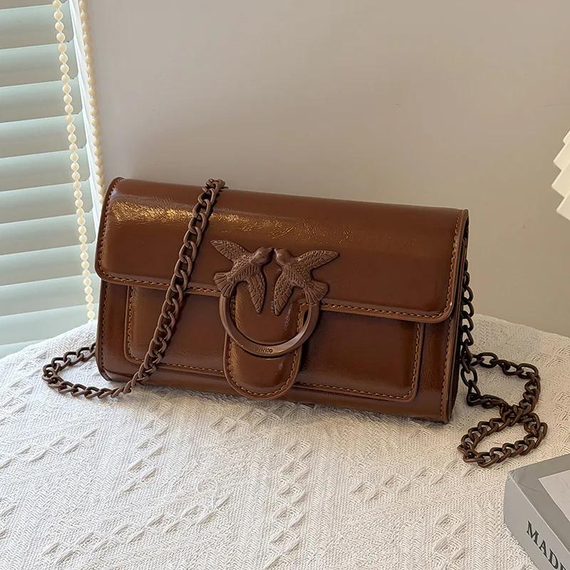 Sac à rabat vintage style chauve-souris, sac bandoulière unique en forme d'aile, sac carré à chaîne,