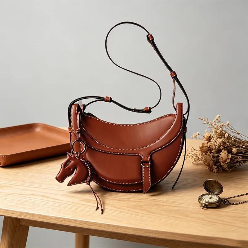 Nouveau sac à bandoulière et sac croisé demi-lune en cuir véritable pour femme 2026, idéal pour le q