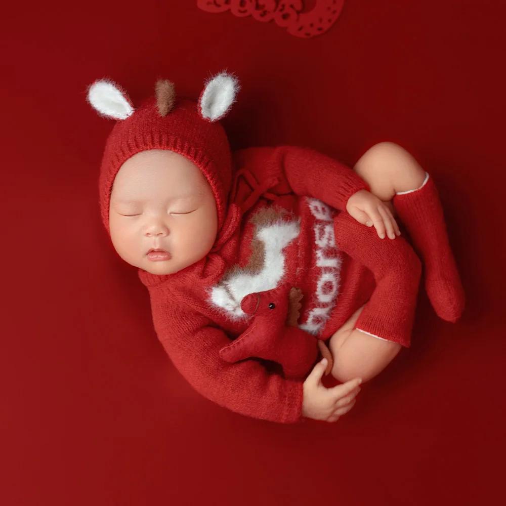Tenues de photographie pour nouveau-nés Année du Cheval : Ensemble barboteuse bébé tricotée rouge av