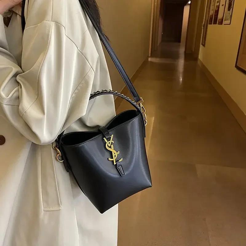 Nouvel Arrivage Sac Seau Tendance Femme Été 2026, Style Niche Luxe Léger, Sac Bandoulière Messager T