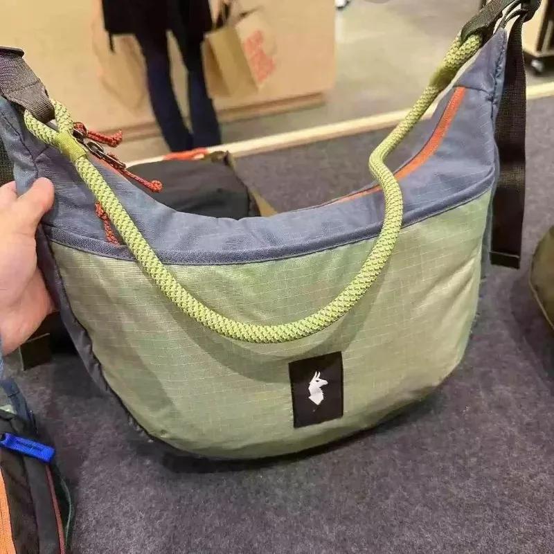 Sac à bandoulière en nylon pour femme 2026 avec design contrasté, sac bouffant, simple et léger