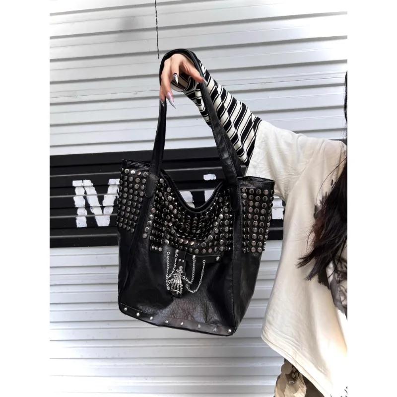Original fait à la main en cuir souple rivets punk sacs crâne chaîne sous-culture polyvalent fourre-
