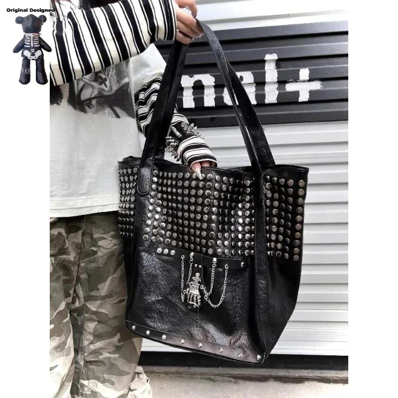 Original fait à la main en cuir souple rivets punk sacs crâne chaîne sous-culture polyvalent fourre-