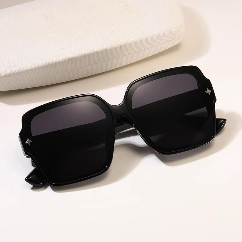 Lunettes de soleil à monture carrée pour femmes, Protection UV de luxe, grande monture assortie avec