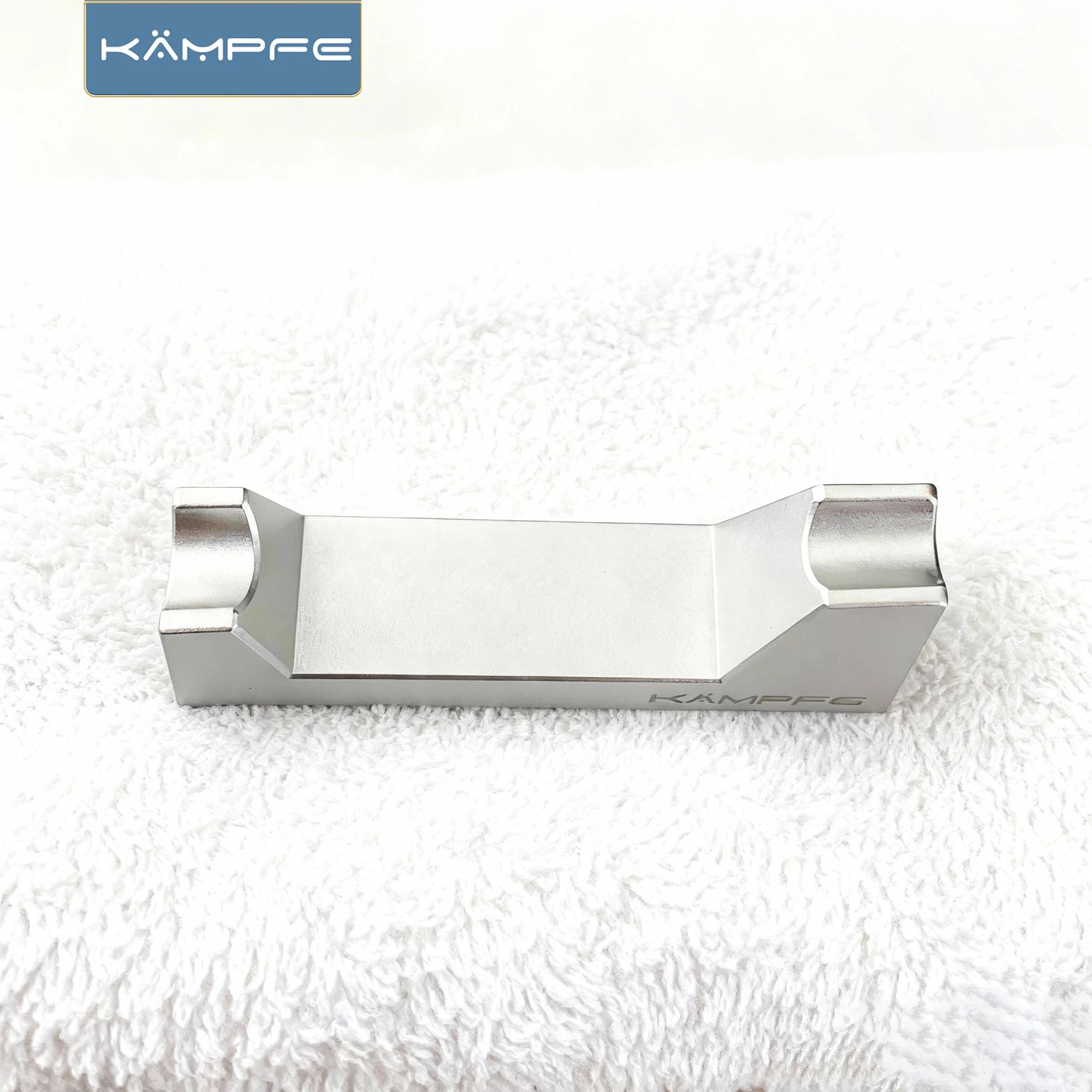 Le support de rasoir KAMPFE en aluminium léger et durable convient à une variété de rasoirs.
