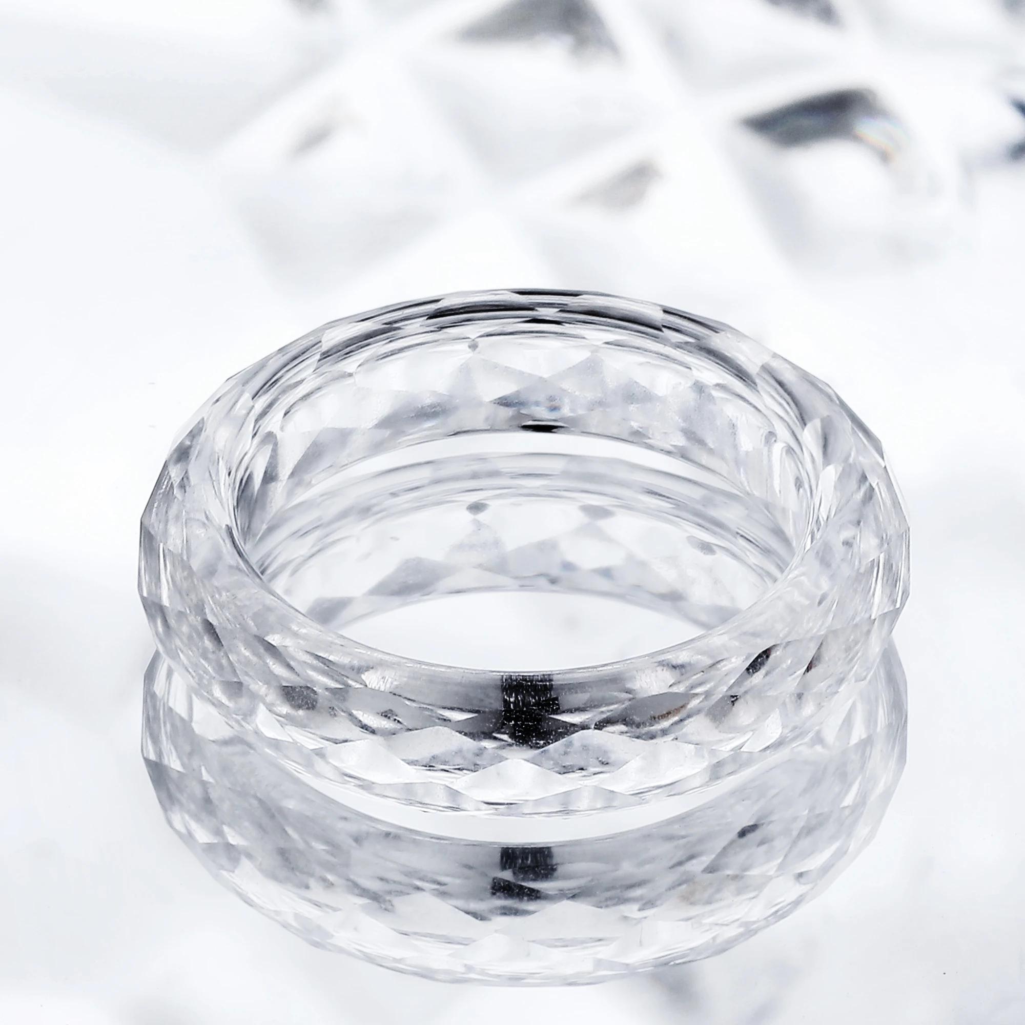 Eme jewe Bague en saphir blanc cultivé en laboratoire adaptée à un usage quotidien.