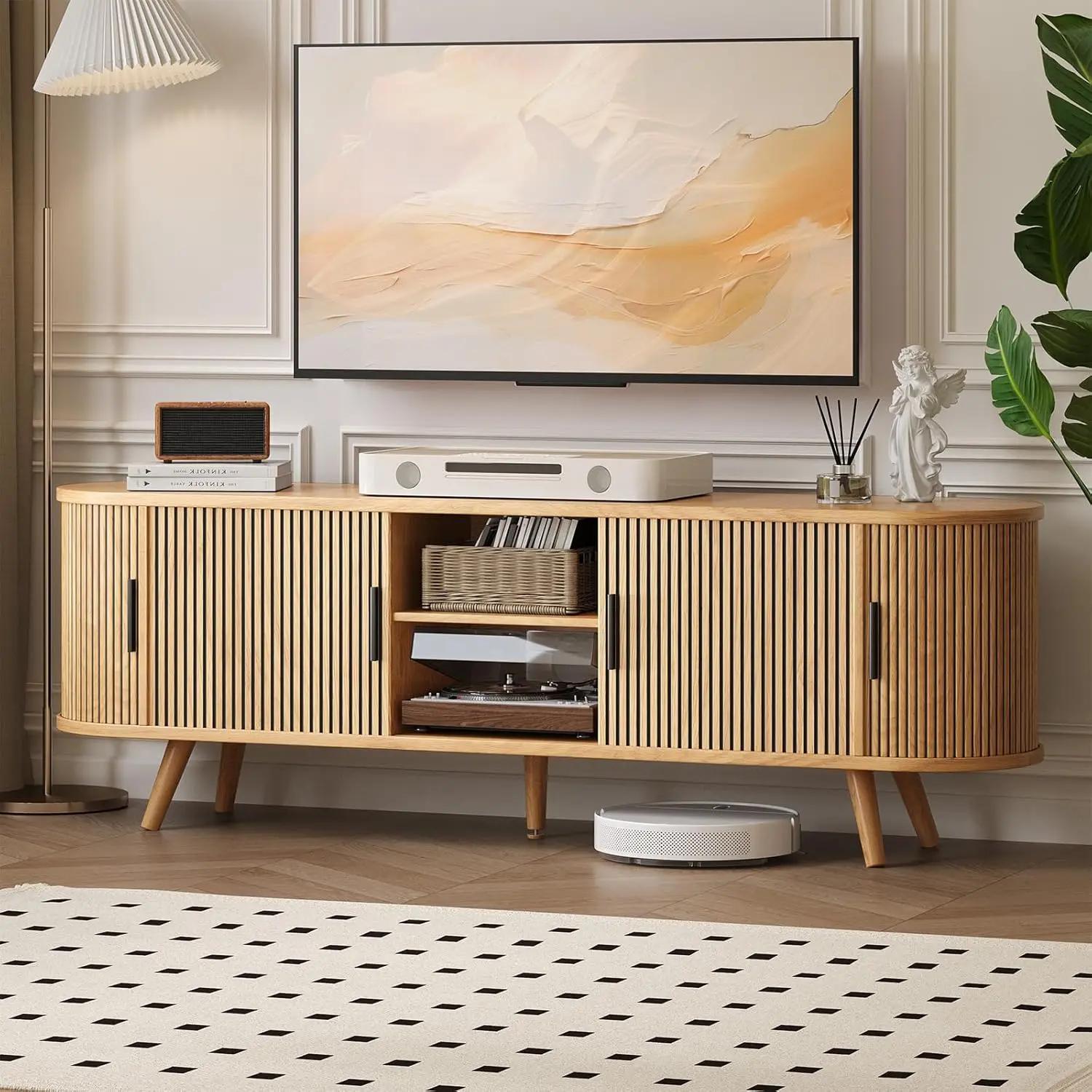 Meuble TV cannelé de 62 pouces de style Mid-Century avec porte coulissante, étagère réglable, consol