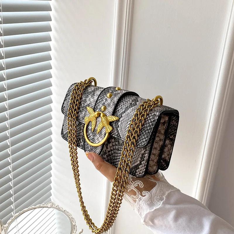 Sac à bandoulière tendance pour femme avec chaîne et blocs de couleur, sac à main élégant à porter s