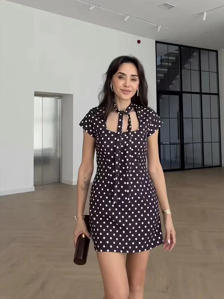 Robe Courte Femme HH Tendance Été 2026 à Pois, Manches Courtes, Lacets et Découpes – Style Urbain Él