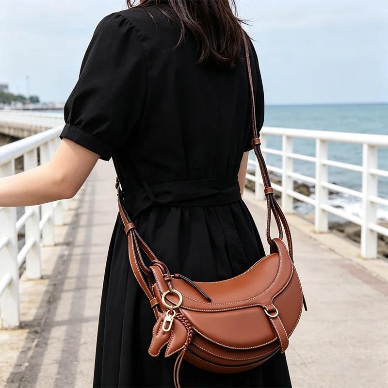 Nouveau sac à bandoulière et sac croisé demi-lune en cuir véritable pour femme 2026, idéal pour le q