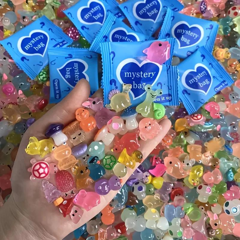 60 mini-animaux et champignons en résine qui brillent dans le noir, sachets surprises, décoration de