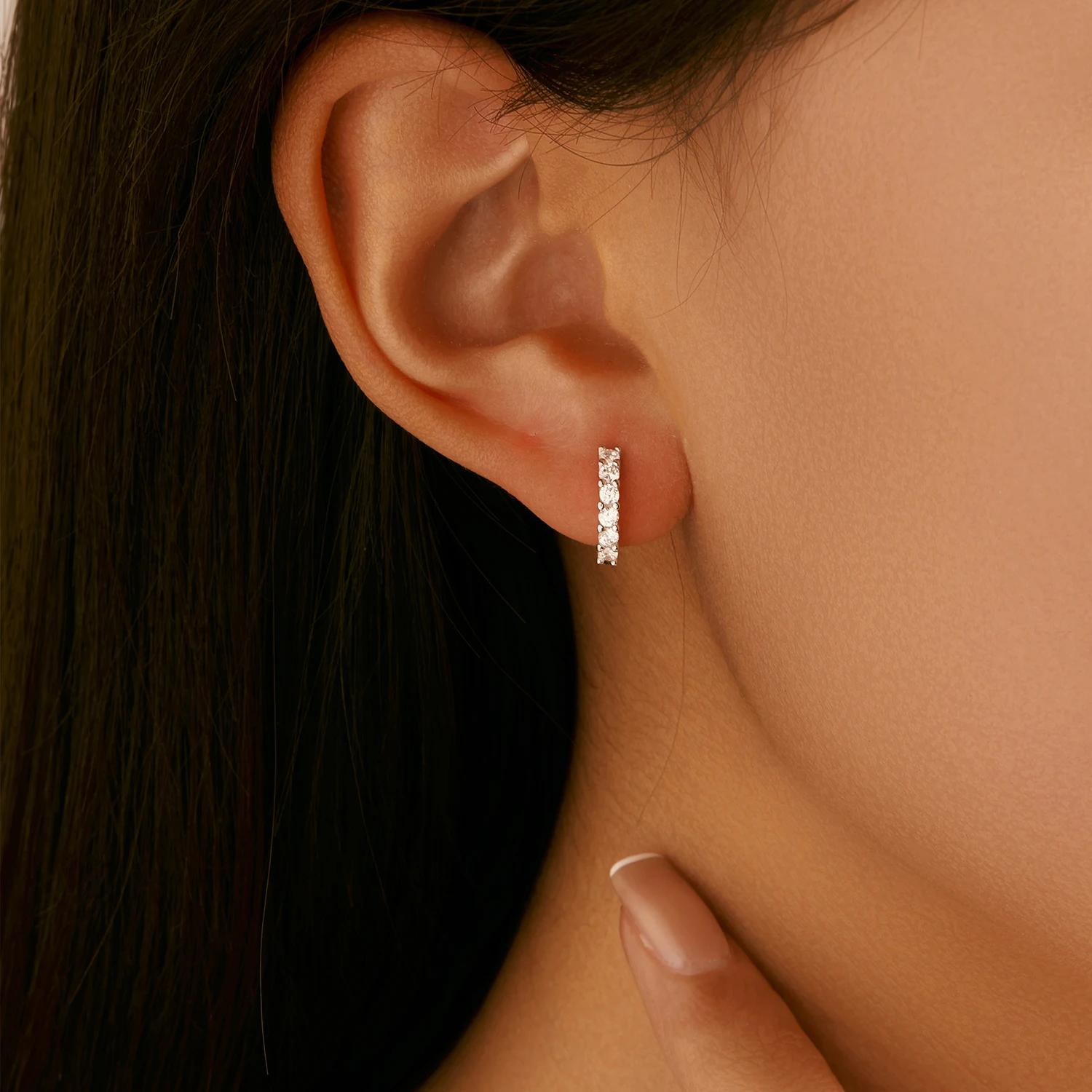 MODIAN D couleur Moissanite petites boucles d'oreilles en argent Sterling 925 creux scintillant bouc