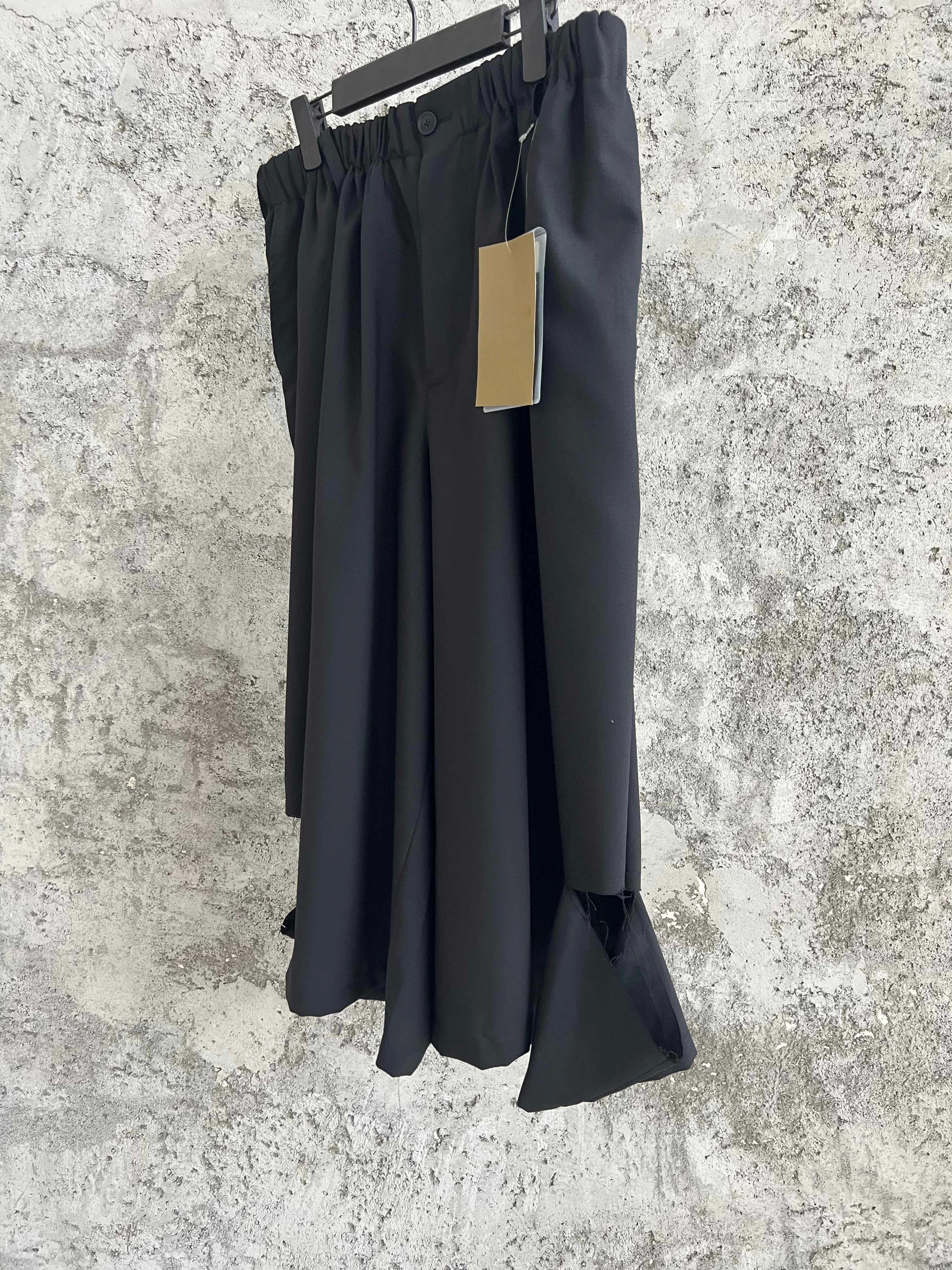 Bermuda en laine TOP-YAMAMOTO, une niche de style japonais avec un vêtement de travail à taille étir