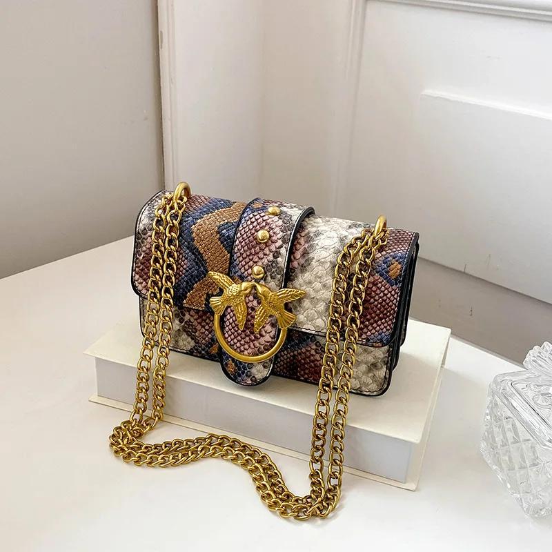 Sac à bandoulière tendance pour femme avec chaîne et blocs de couleur, sac à main élégant à porter s