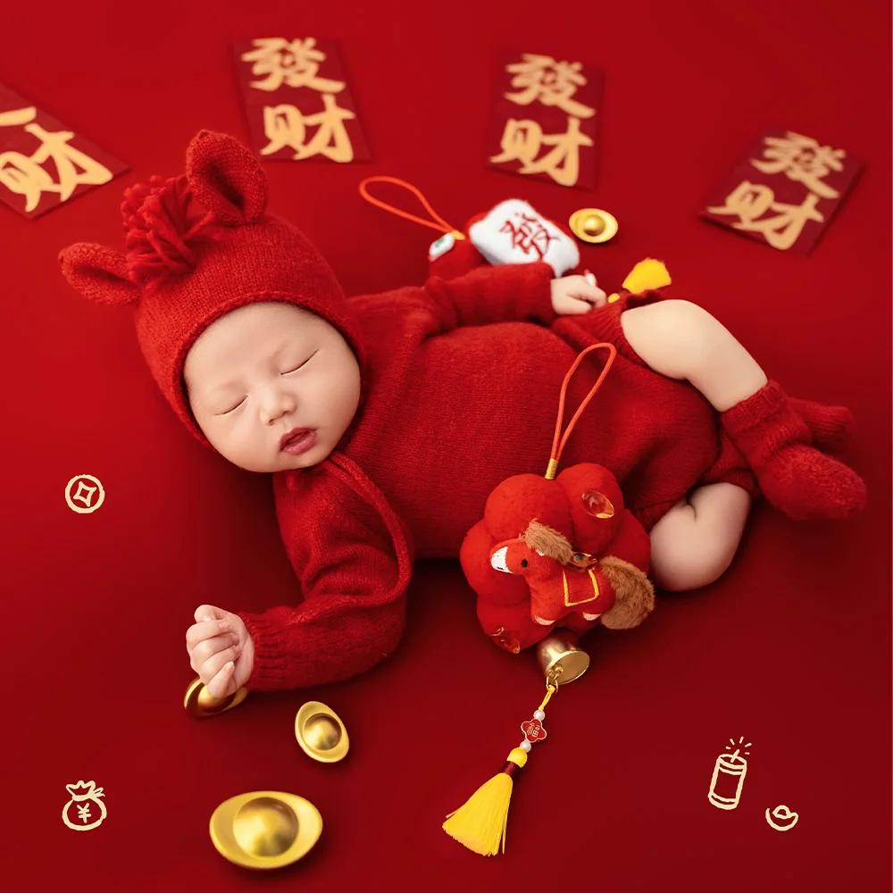 Tenues de photographie pour nouveau-nés Année du Cheval : Ensemble barboteuse bébé tricotée rouge av