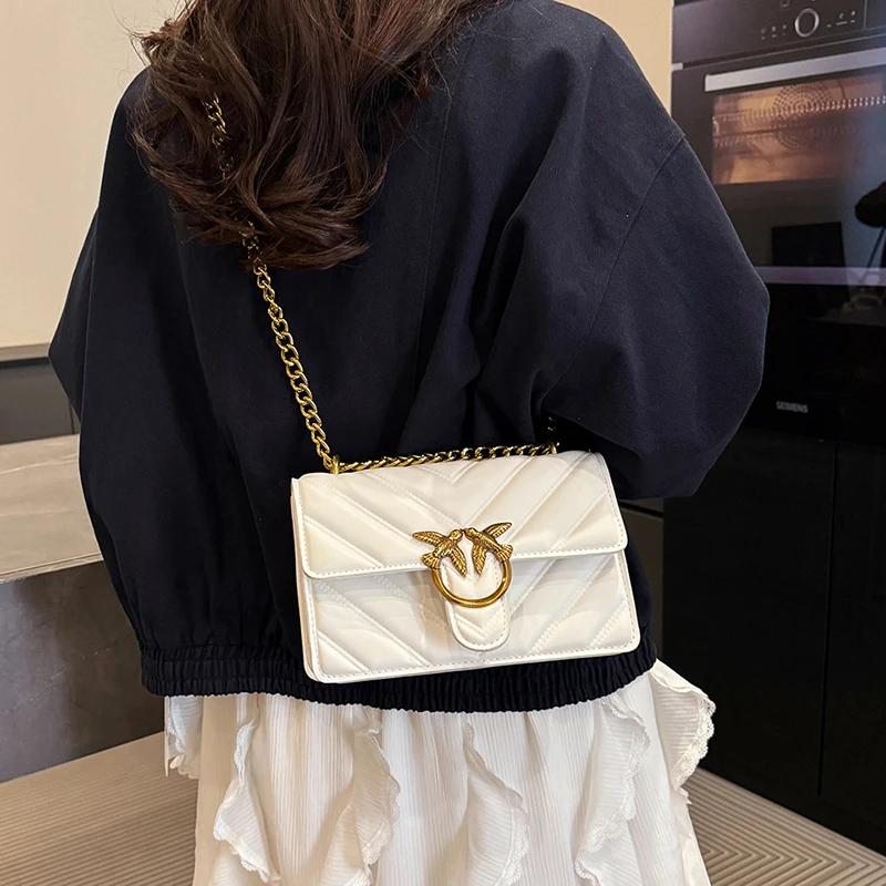 Sac bandoulière en toile pour femme : design moderne, sangle réglable, robuste pour les essentiels bébé