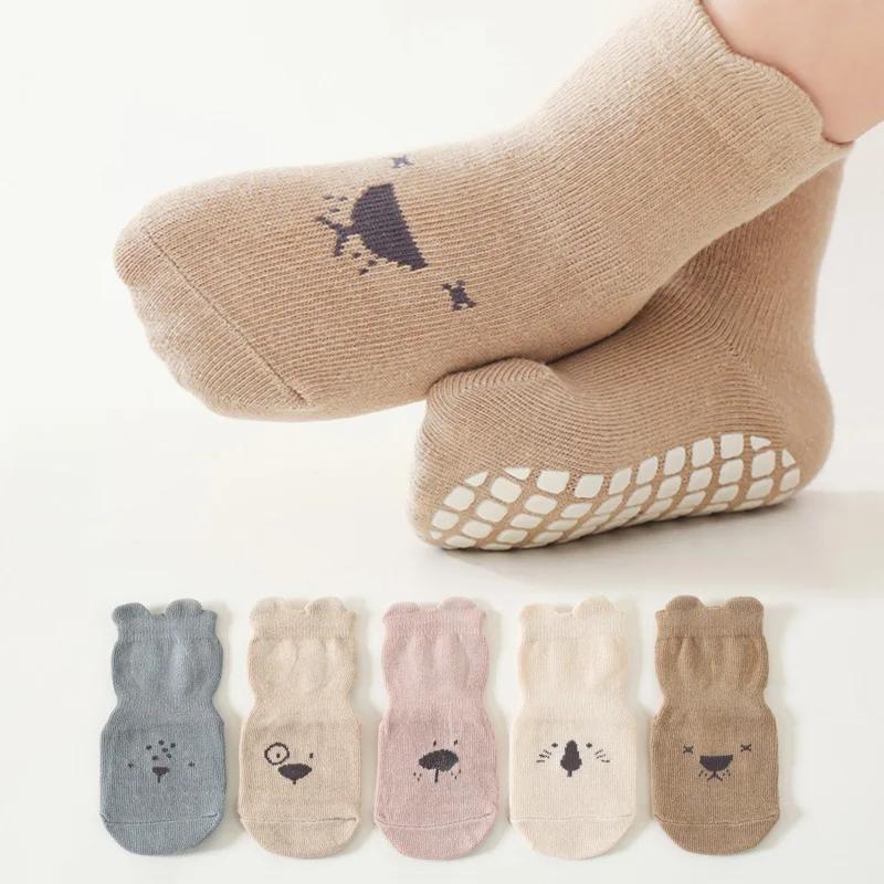 3/5 paires de chaussettes de sol antidérapantes à motif d'animaux adorables pour bébé, chaussettes d