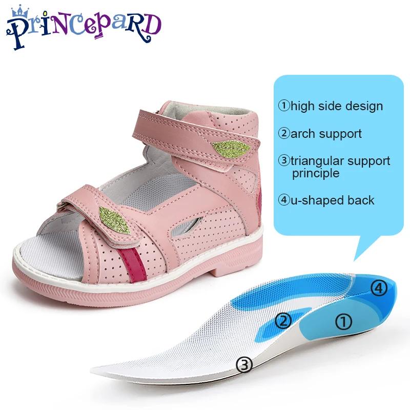 Sandales d'été orthopédiques pour enfants avec support de la voûte plantaire et roues motrices pour activités extérieures et jeux de plein air