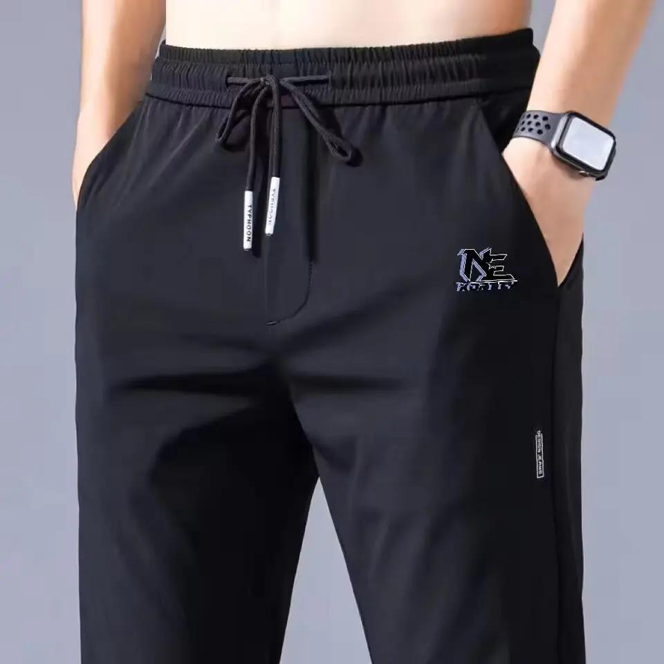 Pantalons pour hommes en soie glacée 2025 été nouveau noir gris mince