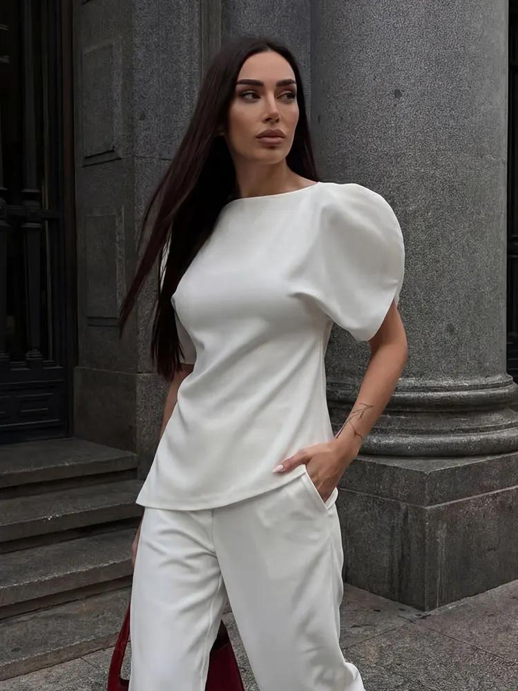 Blouse élégante blanche à manches bouffantes et ourlet asymétrique pour femme HH, col bateau uni, co