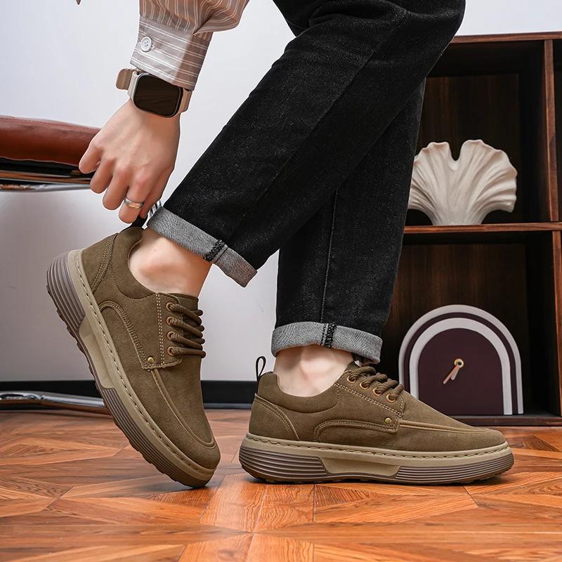 Les chaussures décontractées d'affaires minimalistes pour hommes sont à la mode, polyvalentes, légèr