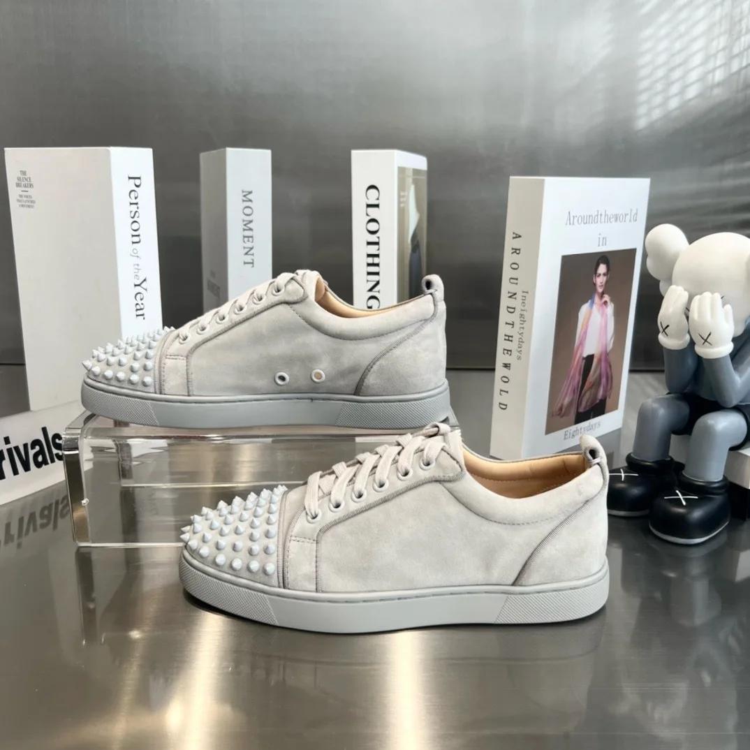 Nouvelles baskets basses de luxe en cuir blanc pour hommes avec pointes sur les orteils, semelles ro