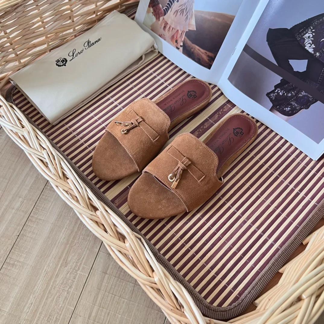 NOUVEAU 2026 – Chaussons de luxe LORO PIANA AUSTRALIS en daim marron pour femme, avec pompons décora