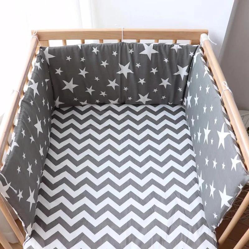 Pare-chocs de lit bébé épais et doux - Protection de berceau détachable et personnalisable pour chambre d'enfant