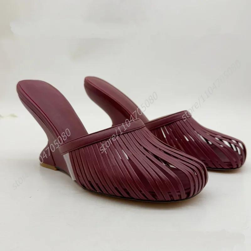 Mules compensées pour femme en maille ronde ajourée rouge bordeaux foncé, simples, à talons ouverts,