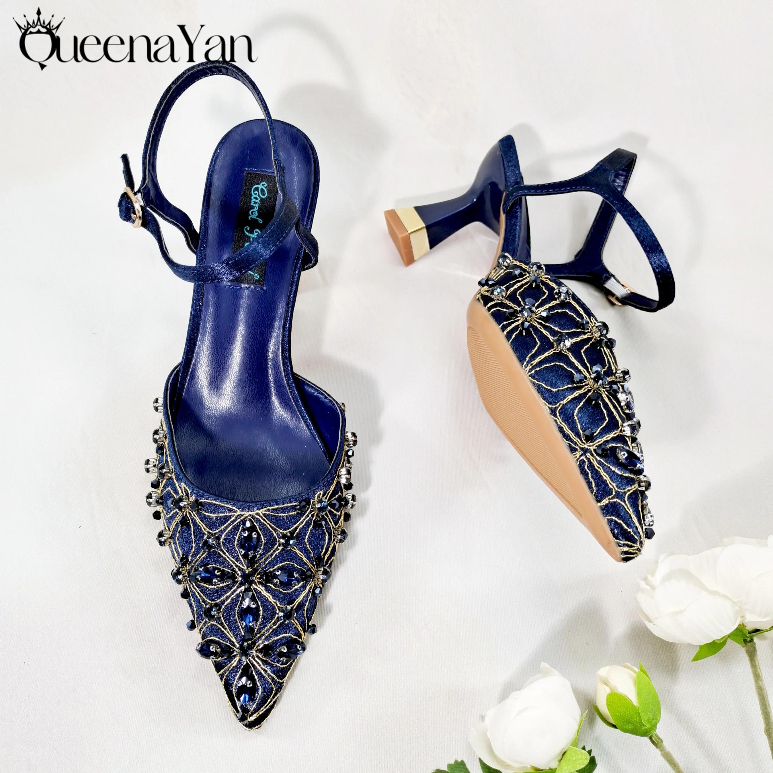 Queena Yan Le meilleur cadeau : Chaussures à bout pointu avec perles brodées au design doux Sandales