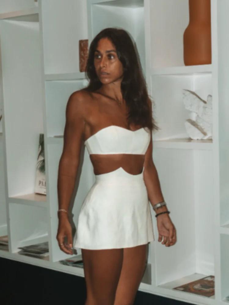 Ensemble deux pièces élégant en lin blanc, haut court sans bretelles à col cœur, jupe mini taille ha