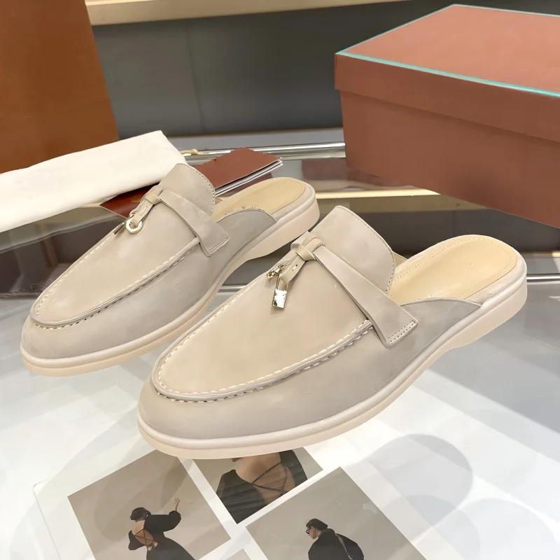 Mules plates en cuir de cerf à bout rond et pompon pour femme, style britannique | Chaussons Confo