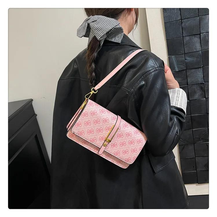 Sac carré texturé tendance pour femme, mini sac à bandoulière élégant avec chaîne, compact et stylé,
