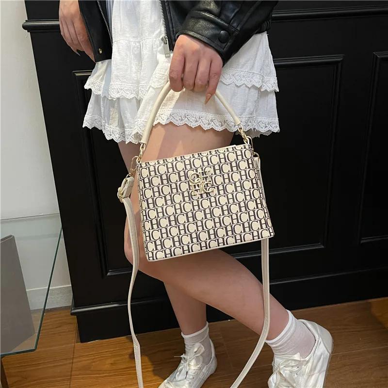 Nouveau Sac Seau Tendance 2026 pour Femme, Grand Sac à Main Polyvalent avec Compartiments, Sac Bando