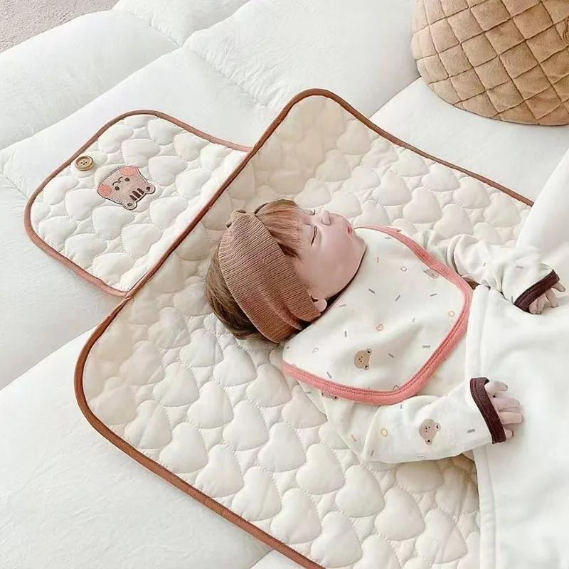 Tapis à langer pliable et portable pour bébé, matelas absorbant pour nouveau-né, couverture de lit s