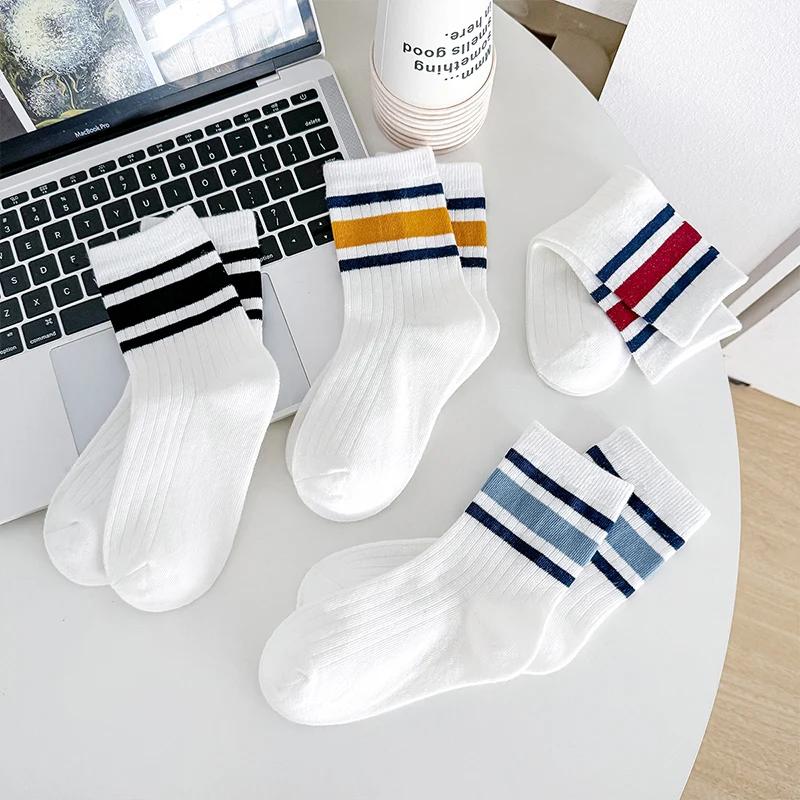 Quatre paires de chaussettes pour enfants pour le printemps et l'automne, style polyvalent rayé, cha