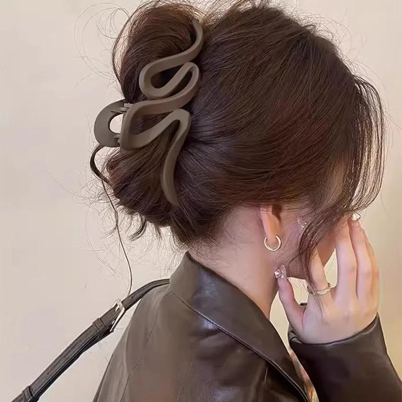 Grande pince à cheveux géométrique marron élégante pour femmes et filles, joli ornement capillaire,