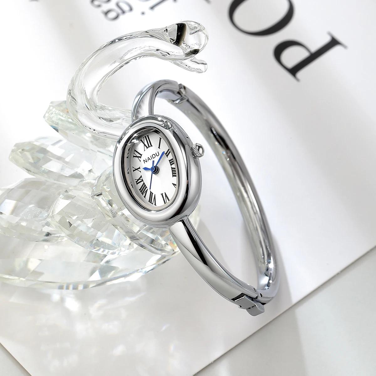 Montre pour femme décontractée, polyvalente, simple et à la mode avec affichage à l'échelle romaine