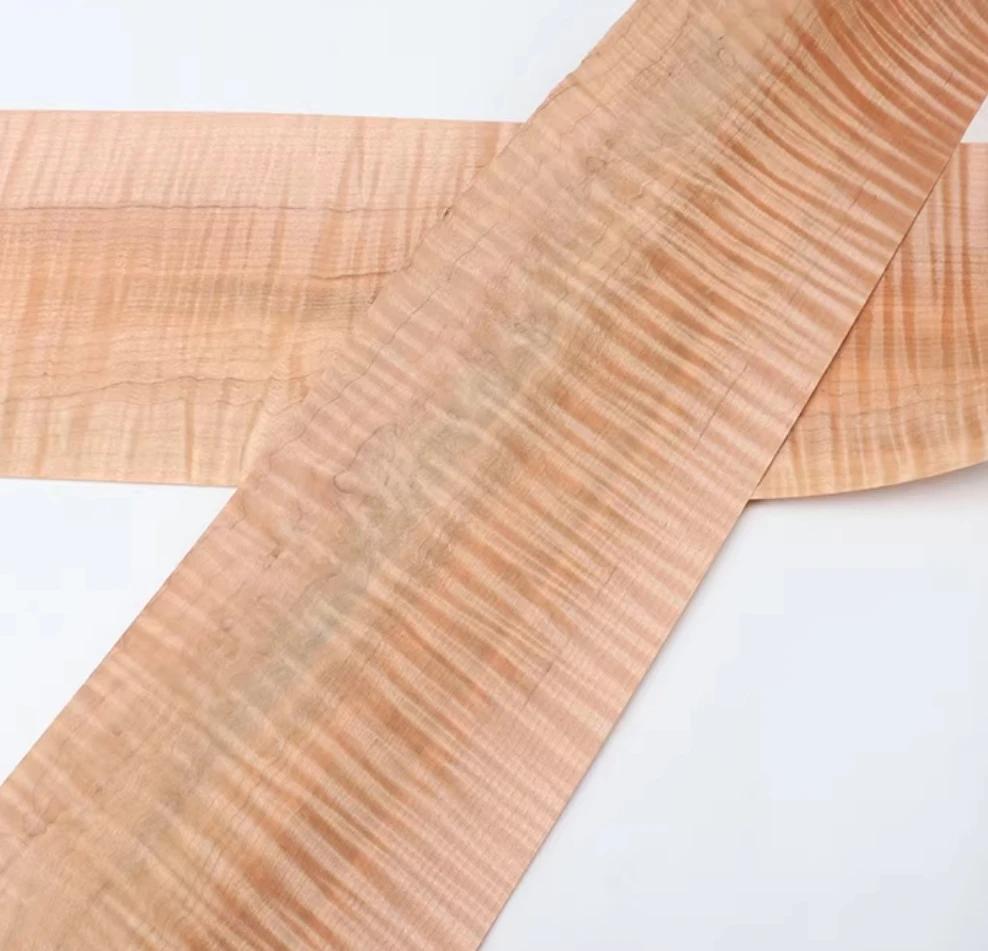 Longueur : 2,5 mètres Largeur : 140 mm Épaisseur : 0,2 mm Placage de bois naturel pour la décoration