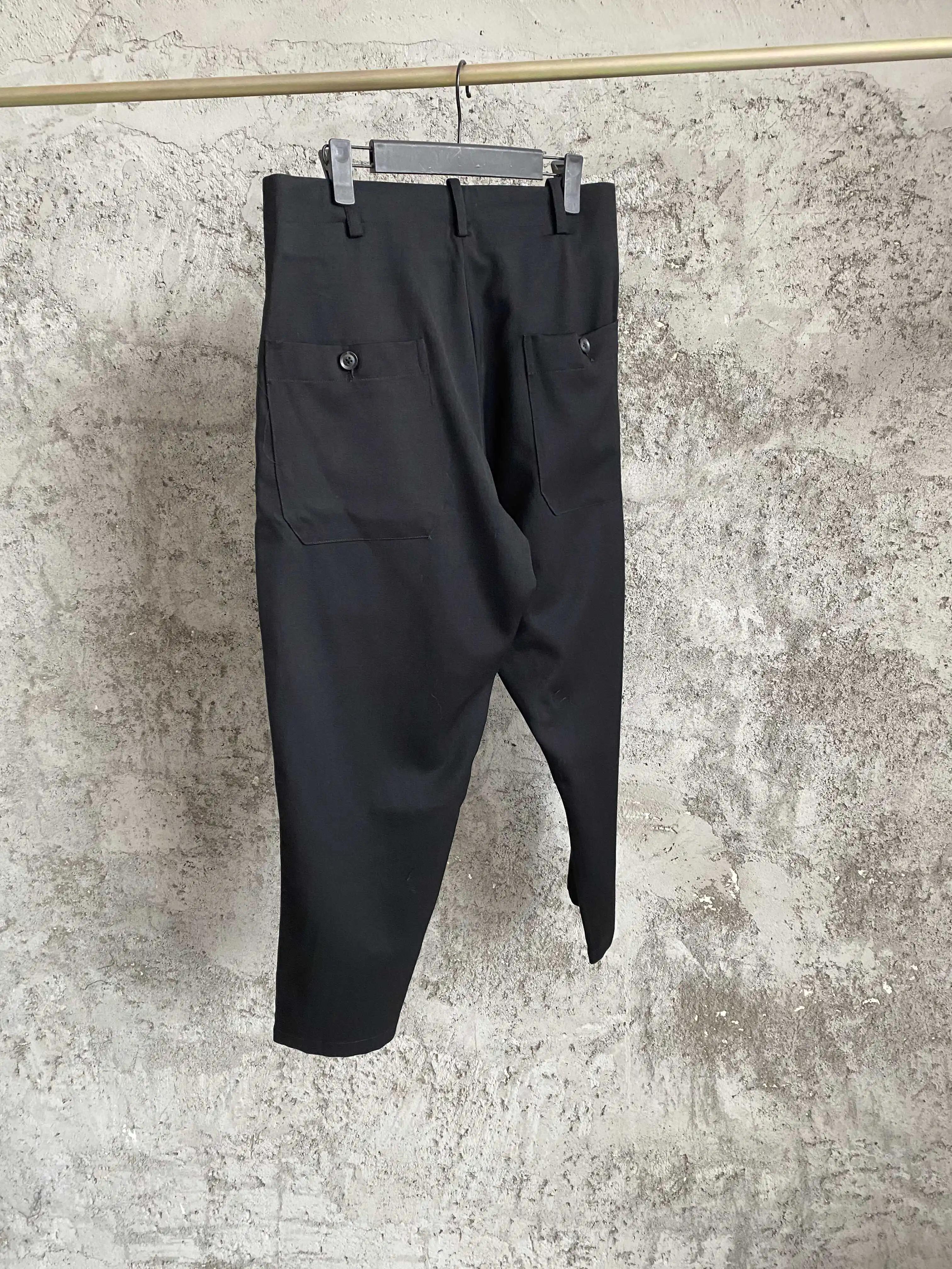 Pantalon conique noir en gabardine imprimé toile d'araignée, pantalon Harun