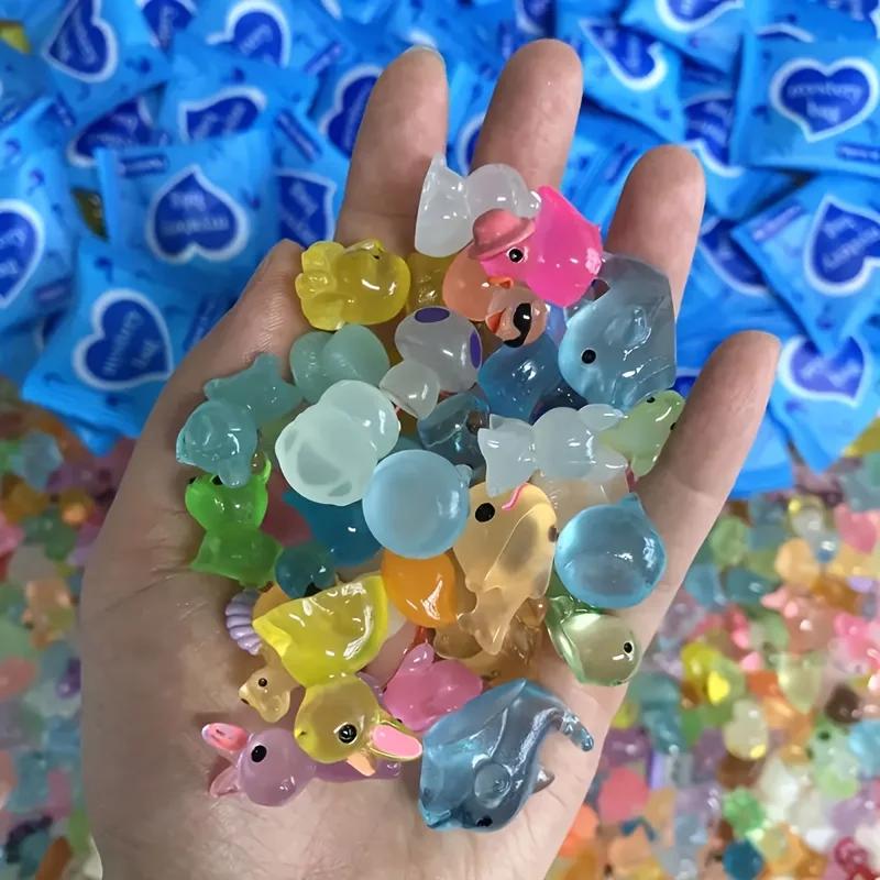 60 mini-animaux et champignons en résine qui brillent dans le noir, sachets surprises, décoration de