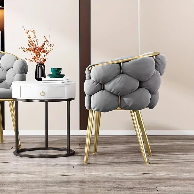Coiffeuse élégante pour filles, chaise à dossier parfaite pour le maquillage de la chambre à coucher