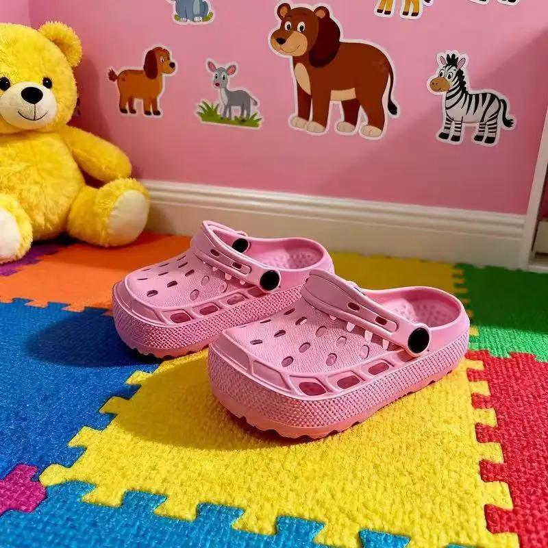 Sabots roses découpés pour filles, chaussures d'intérieur antidérapantes à semelle souple pour enfan