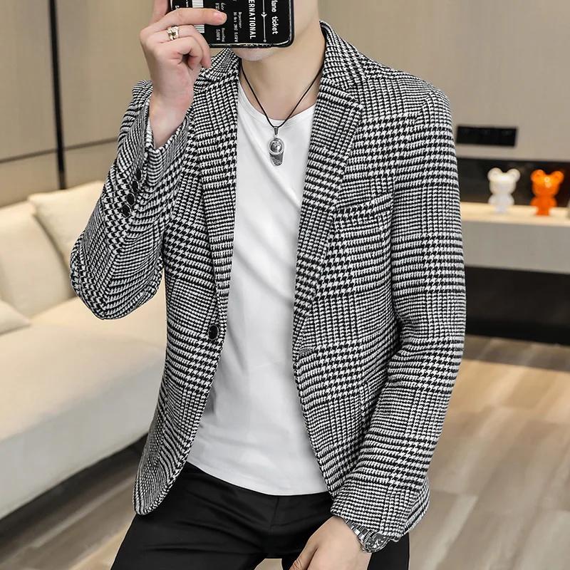 Petit costume à la mode pour hommes de haute qualité, haut ajusté de style coréen, costume simple à