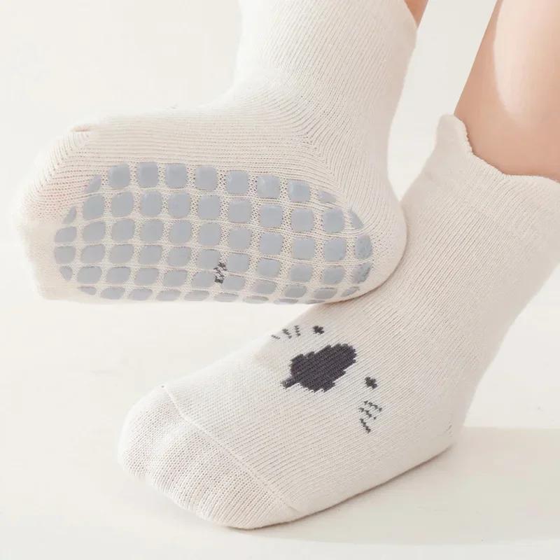 3/5 paires de chaussettes de sol antidérapantes à motif d'animaux adorables pour bébé, chaussettes d