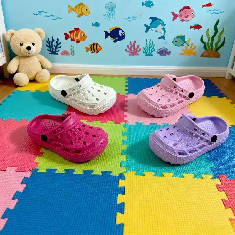 Sabots roses découpés pour filles, chaussures d'intérieur antidérapantes à semelle souple pour enfan
