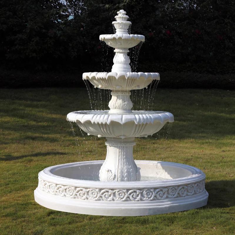 Fontaine à eau courante, ornement, grand étang à poissons en plein air, balcon, jardin, caractéristi