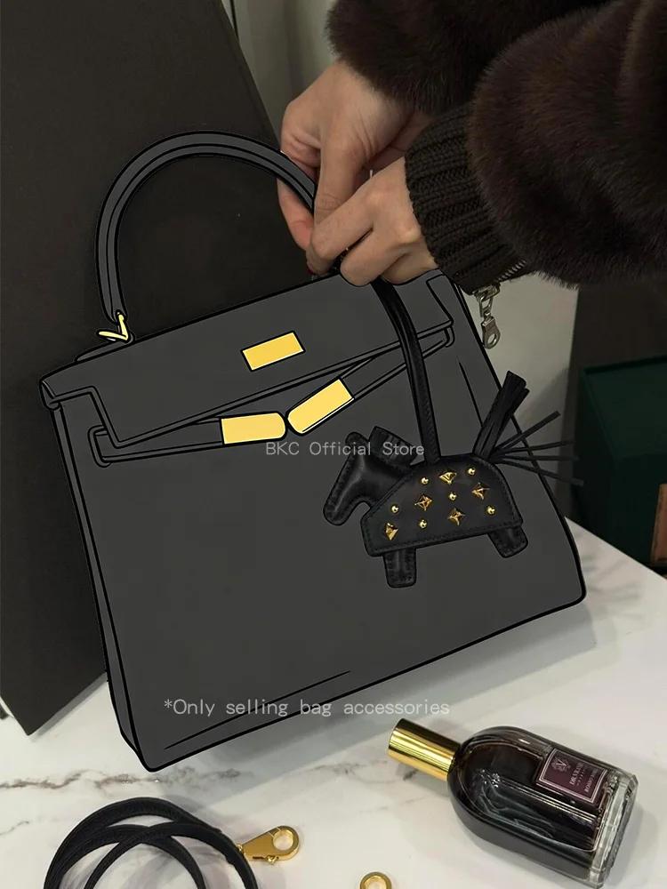 Breloque de sac Rodeo Robeo Rock en cuir véritable - Faite à la main avec des clous, du cuir de mout